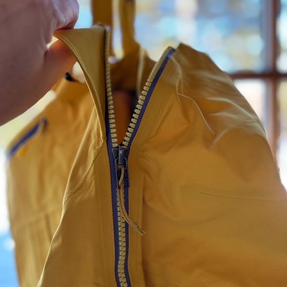 COPY - Patagonia Women's Untracked Bibs Med Yellow - Picture 2 of 9